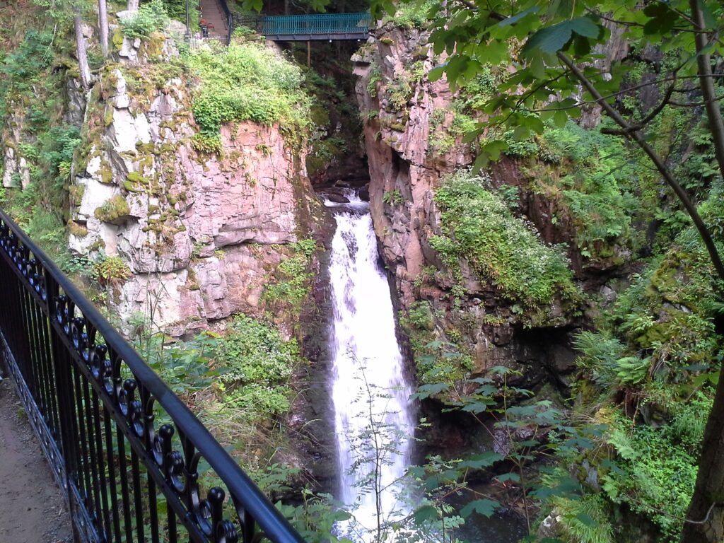 wasserfall-woelfelsfall-schneegebirge-polen