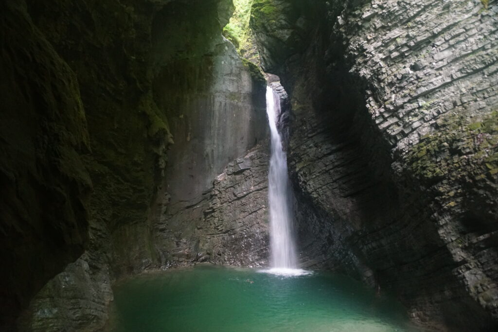 kozjak-wasserfall-soca-tal