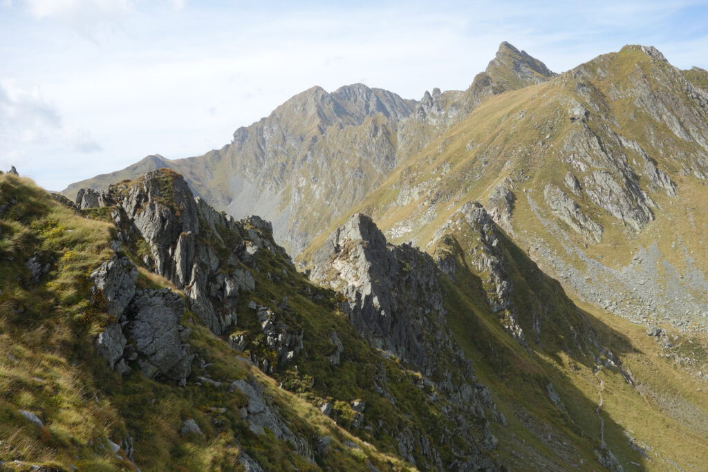 wildromantische-felsenwelt-in-den-suedkarpaten