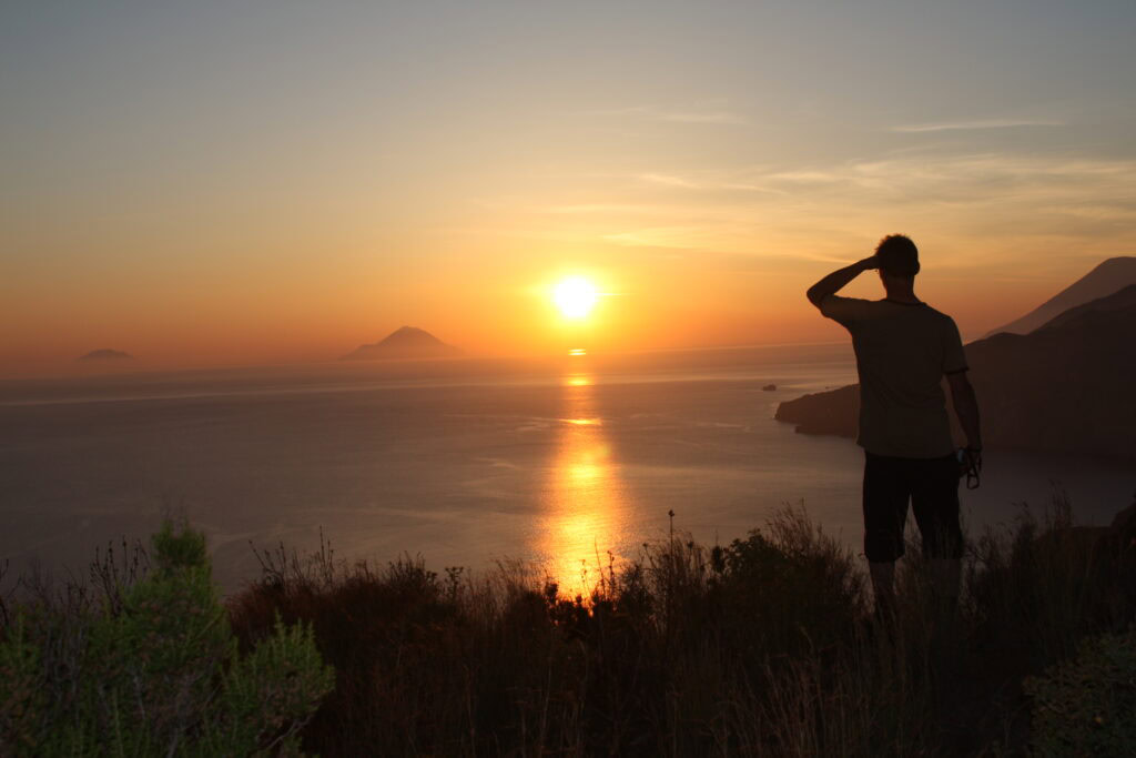 Erleben Sie einen schönen Sonnuntergang auf Lipari.