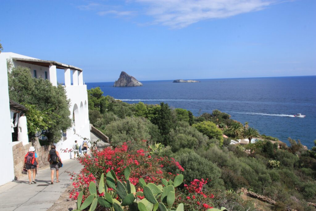 Wanderreise auf den Liprischen Inseln - unterwegs auf Panarea.