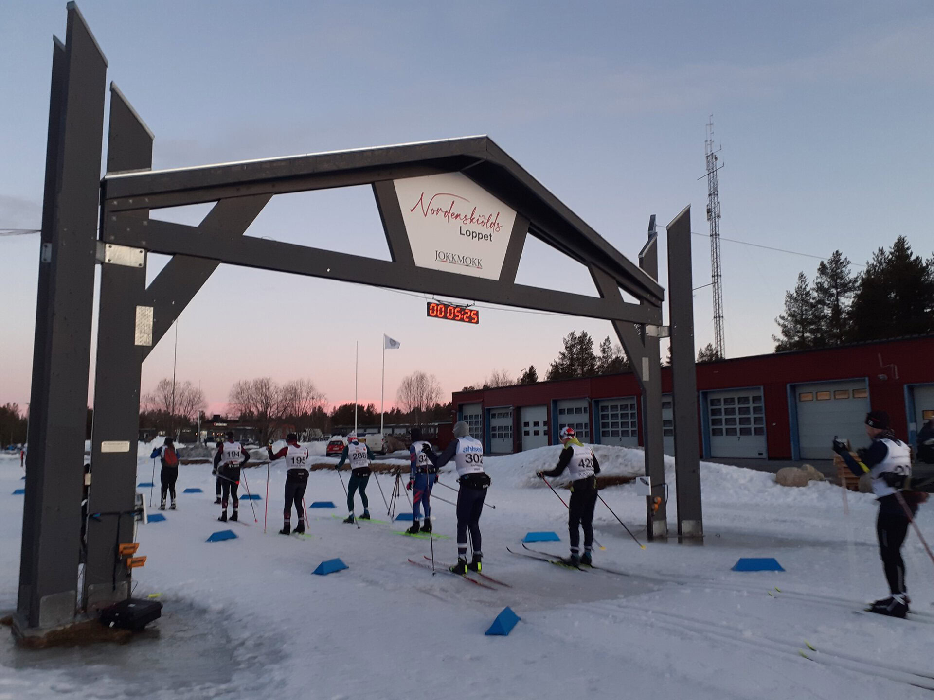 Das Rennen beginnt - Start des Nordenskioeldsloppet in Jokkmokk.